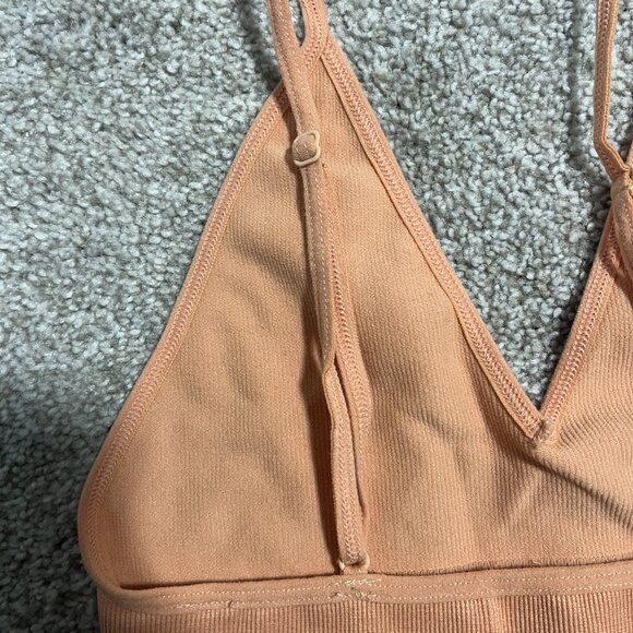 Aritzia Talula Seamless Bra Top - Picture 4 of 4
